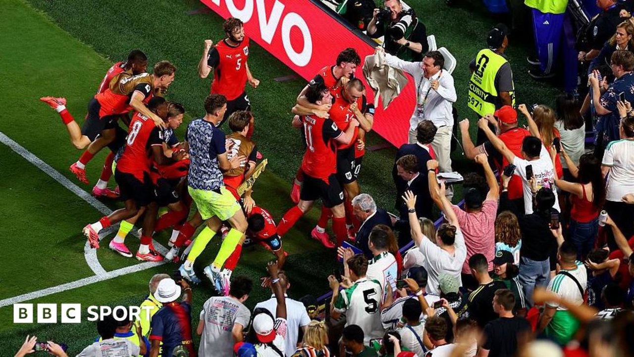 Algeria và Áo cầm chân nhau trong trận cầu hỗn loạn 3-3