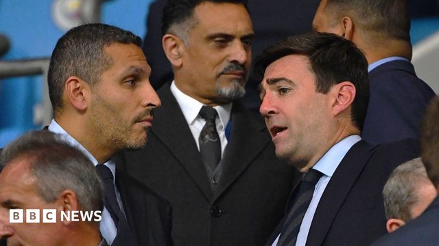 Andy Burnham đối mặt áp lực chính trị sau khi tiết lộ bữa tối với chủ tịch Man City