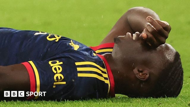 Arsenal đối mặt với nguy cơ mất Saka tới hai tháng vì chấn thương