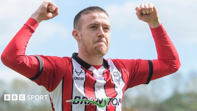 Cardiff City chuẩn bị chiêu mộ tiền vệ Jack Moylan từ Lincoln City