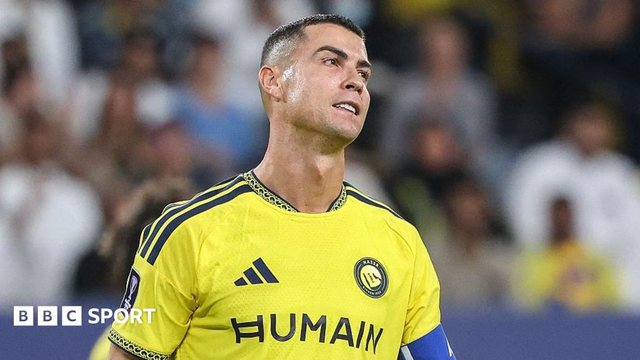 Cristiano Ronaldo bị treo giò 30 ngày và phạt 215 bảng: Tương lai với đội tuyển Bồ Đào Nha ra sao?