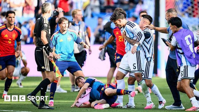 FIFA điều tra Argentina vì hành vi sai trái sau trận chung kết World Cup