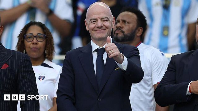 Gianni Infantino đối mặt với khủng hoảng nội bộ tại FIFA