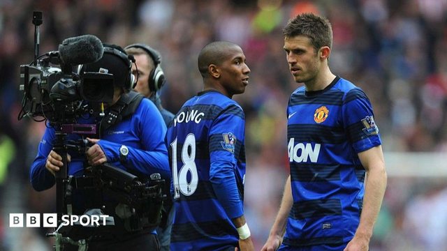Michael Carrick bày tỏ lo ngại về tính toàn vẹn bóng đá giữa vụ việc tài chính của Manchester City
