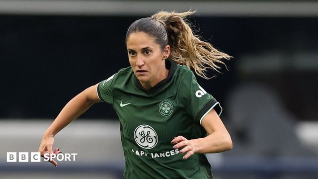 Savannah DeMelo kiện bác sĩ sau cơn đau tim trên sân cỏ