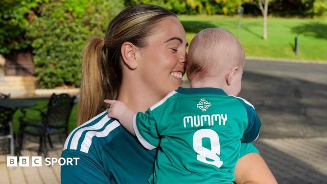 Simone Magill: Hành trình làm mẹ và cầu thủ bóng đá