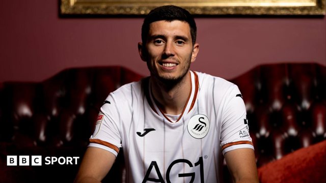 Swansea City chiêu mộ tiền đạo Ross Stewart từ Southampton