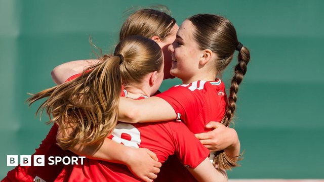 Wales đối mặt nguy cơ mất tài năng bóng đá nữ trẻ
